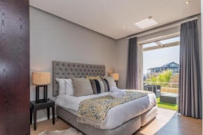 Luxury 2 Bedroom Marina Apartment - 302 Ellesmere
